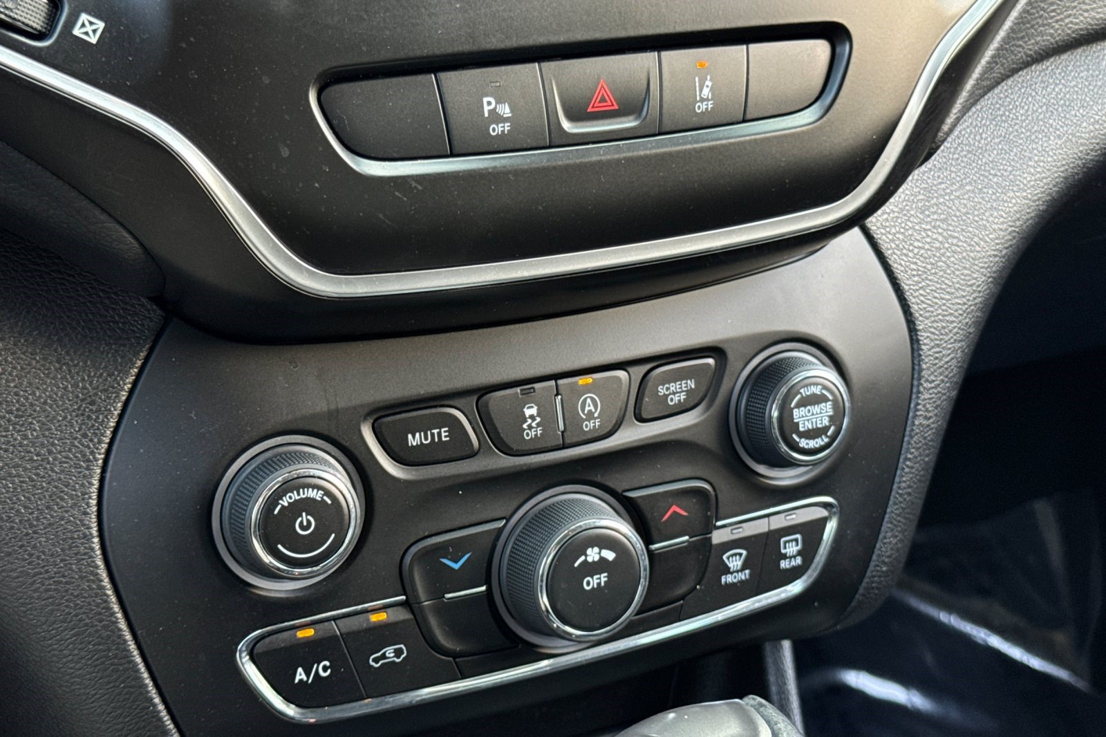 Used 2021 Jeep Cherokee Latitude Lux AWD/4WD image 19