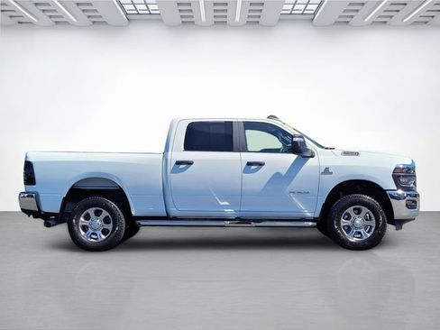 Used 2025 RAM 2500 Big Horn AWD/4WD image 3