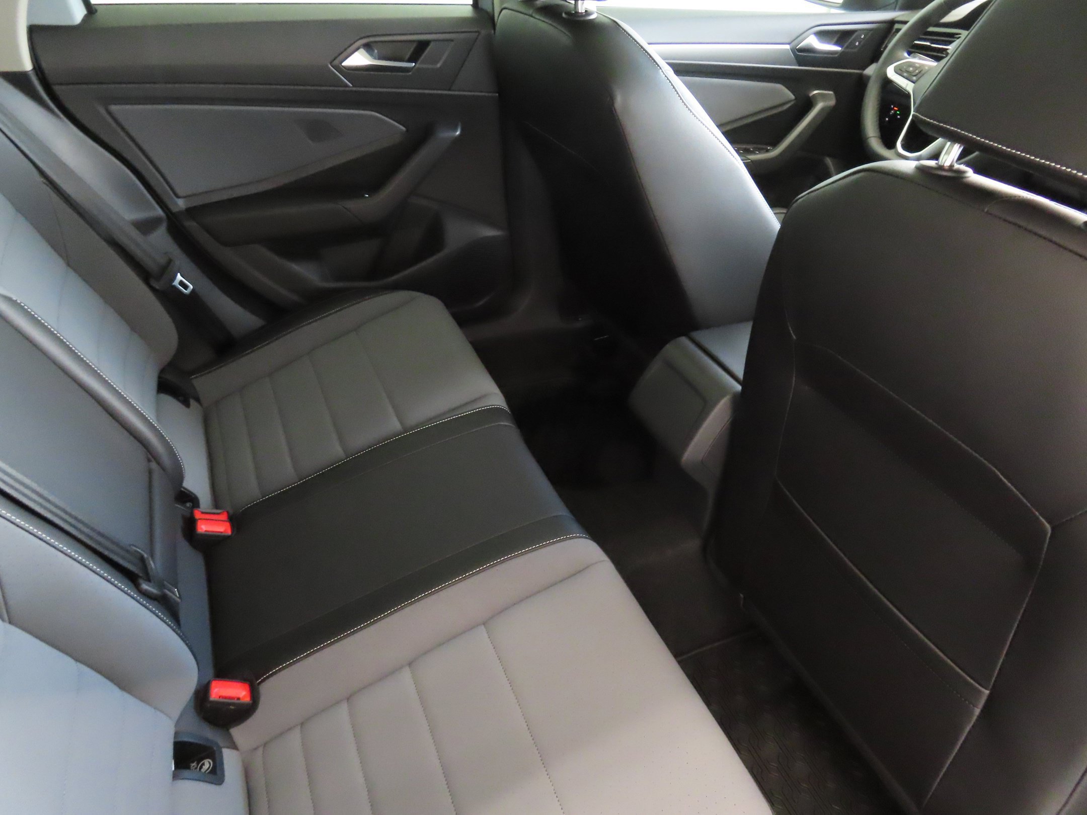 Used 2026 Volkswagen Jetta SE FWD image 23