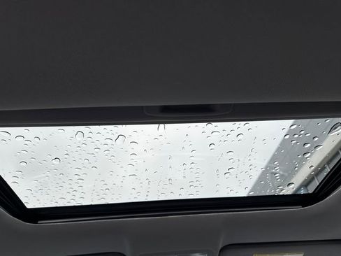 Used 2019 Toyota Highlander XLE image 19