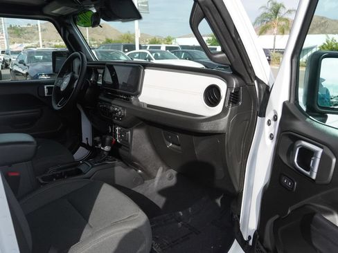 Used 2025 Jeep Wrangler Unlimited Sport AWD/4WD image 31