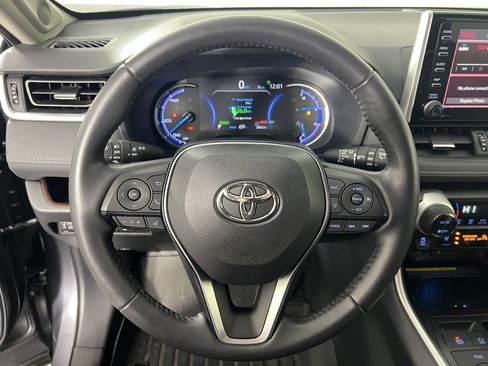 Used 2020 Toyota RAV4 Limited image 27