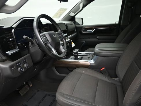 Used 2024 Chevrolet Silverado 1500 LT Trail Boss image 11