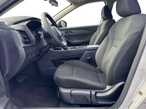 Used 2024 Nissan Rogue S image 9