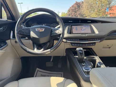 Used 2019 Cadillac XT4 Premium Luxury w/ Enhanced Visibility Package AWD/4WD image 15