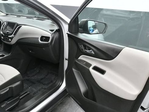 Used 2021 Chevrolet Equinox LS AWD/4WD image 14