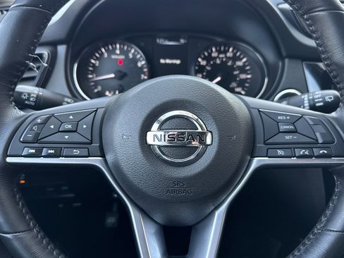 Used 2017 Nissan Rogue SV FWD image 23