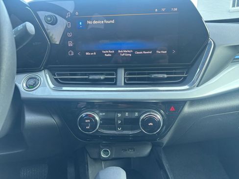 Used 2025 Chevrolet Trax LT FWD image 14