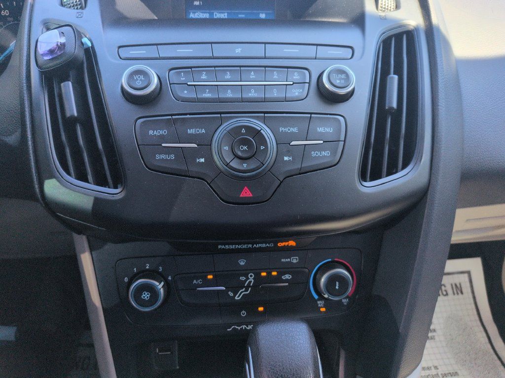 Used 2018 Ford Focus SE w/ SE Appearance Package FWD image 18