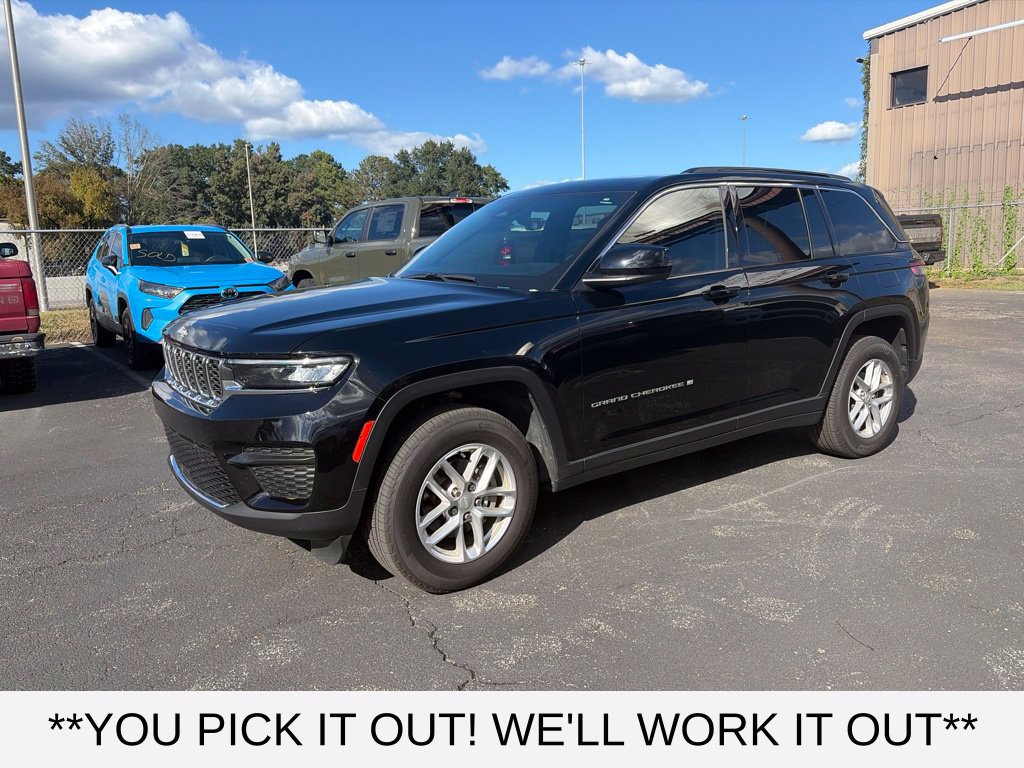 Used 2025 Jeep Grand Cherokee Laredo X w/ Luxury Tech Group I RWD image 3