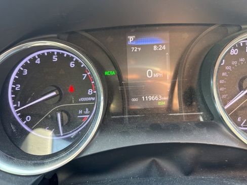 Used 2019 Toyota Camry SE w/ Convenience Package FWD image 11