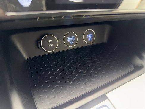 Used 2025 Genesis G70 2.5T image 68