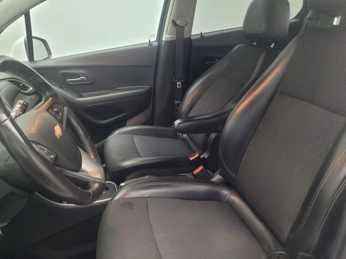 Used 2020 Chevrolet Trax LT w/ LT Convenience Package FWD image 17
