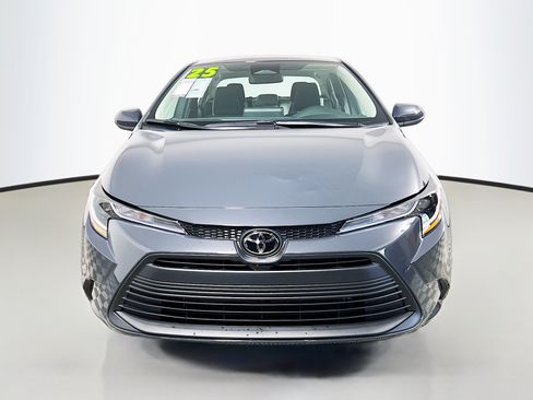 Used 2025 Toyota Corolla LE FWD image 11