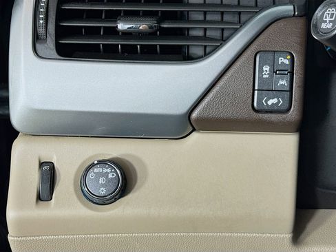 Used 2019 Chevrolet Suburban Premier image 10