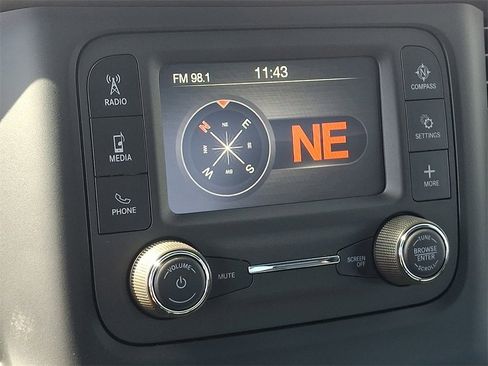 Used 2024 RAM 2500 Tradesman w/ Chrome Appearance Group image 16