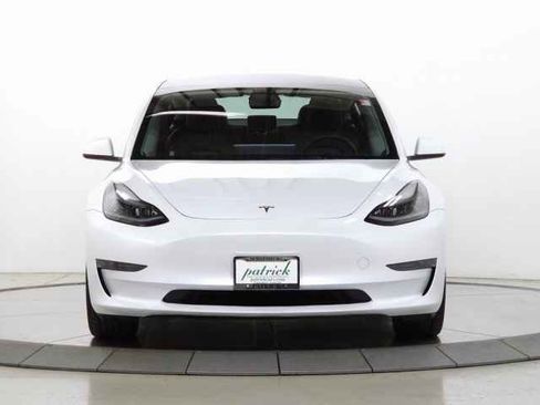 Used 2023 Tesla Model 3 Standard Range image 2