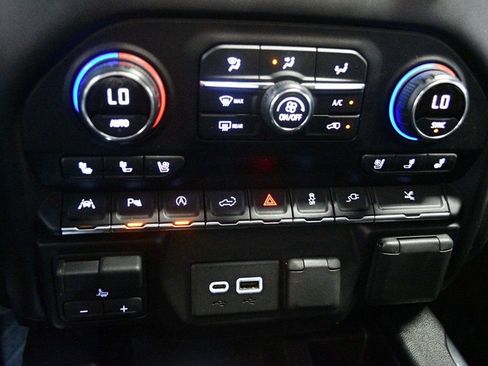 Used 2019 Chevrolet Silverado 1500 High Country w/ High Country Premium Package image 69