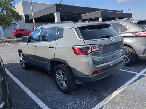 Used 2024 Jeep Compass Latitude image 2