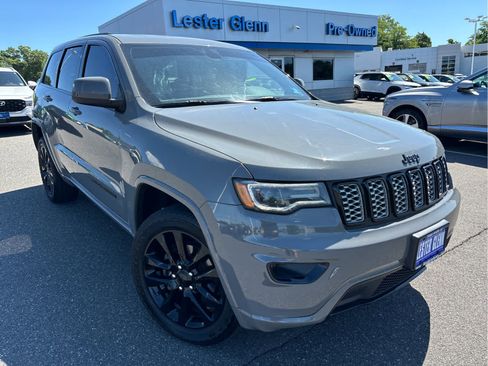 Used 2020 Jeep Grand Cherokee Altitude AWD/4WD image 2