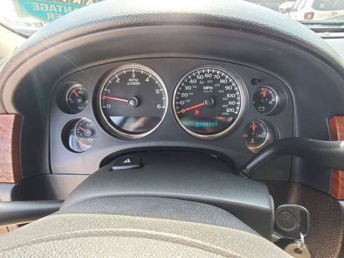Used 2008 GMC Sierra 1500 SLT w/ Sun And Navigation Package AWD/4WD image 9