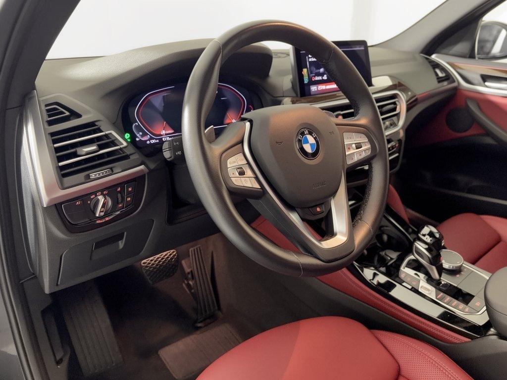 Used 2025 BMW X4 xDrive30i AWD/4WD image 4