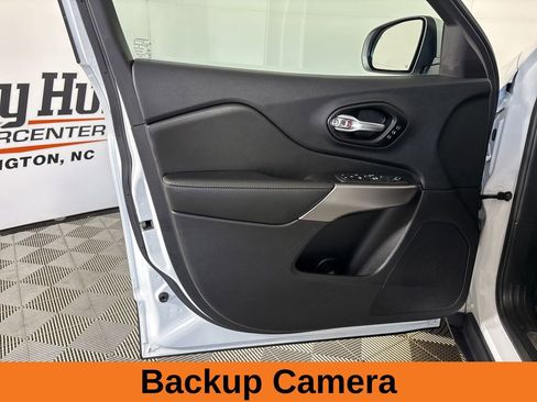 Used 2021 Jeep Cherokee Limited image 8