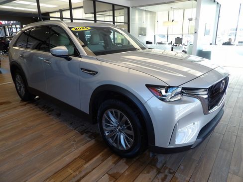 Certified 2025 MAZDA CX-90 3.3 Turbo w/ Preferred Package image 3