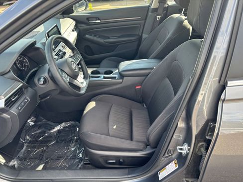 Used 2025 Nissan Altima 2.5 SV FWD image 28