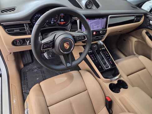 Used 2026 Porsche Macan image 4