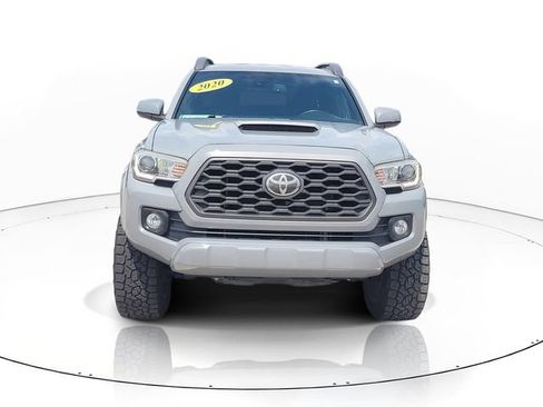 Used 2020 Toyota Tacoma TRD Sport RWD image 2