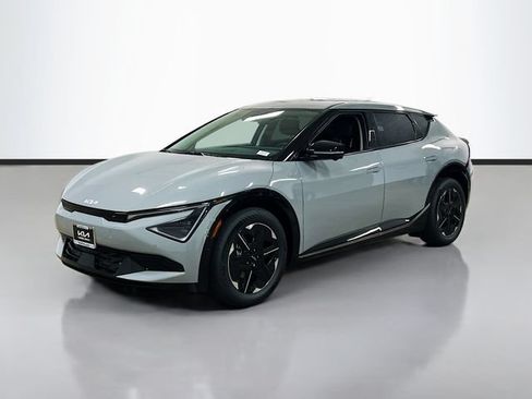 New 2026 Kia EV6 Wind RWD image 3