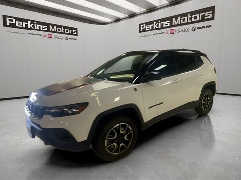 Certified 2025 Jeep Compass Trailhawk AWD/4WD image 2