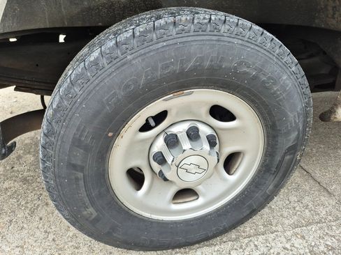 Used 2015 Chevrolet Express 2500 image 12