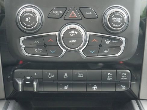 Used 2018 RAM 2500 Big Horn w/ Sport Appearance Group AWD/4WD image 25