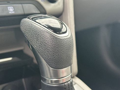 Used 2017 Hyundai Elantra SE image 21