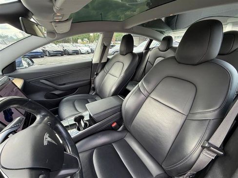 Used 2018 Tesla Model 3 Long Range RWD image 9