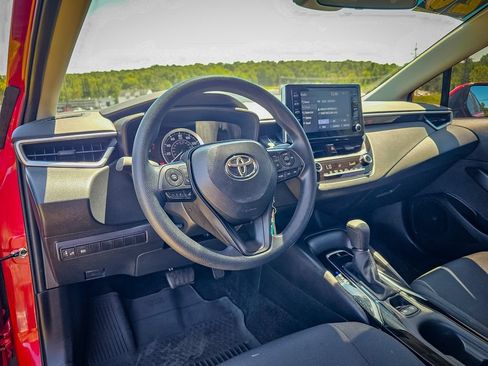 Used 2020 Toyota Corolla LE FWD image 12