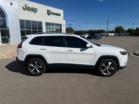 Used 2021 Jeep Cherokee Limited image 2