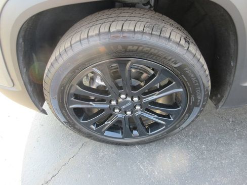 Certified 2022 GMC Acadia SLT w/ Elevation Edition FWD image 14
