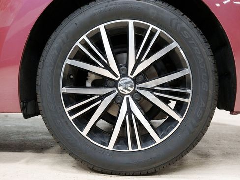 Used 2017 Volkswagen Beetle #PinkBeetle image 8