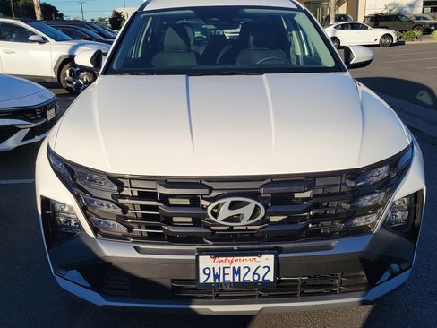 Used 2025 Hyundai Tucson SE image 2