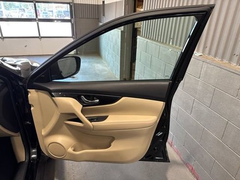 Used 2016 Nissan Rogue SL w/ SL Premium Package AWD/4WD image 17