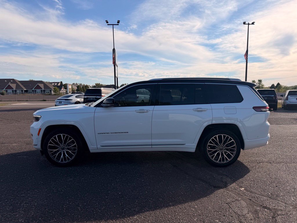 Used 2023 Jeep Grand Cherokee L Summit AWD/4WD image 9