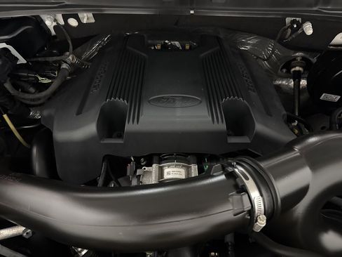 Used 2020 Ford Expedition XLT w/ Equipment Group 201A image 7