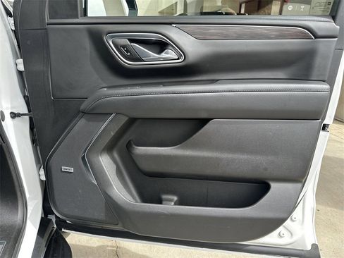 Used 2023 Chevrolet Suburban LT image 39