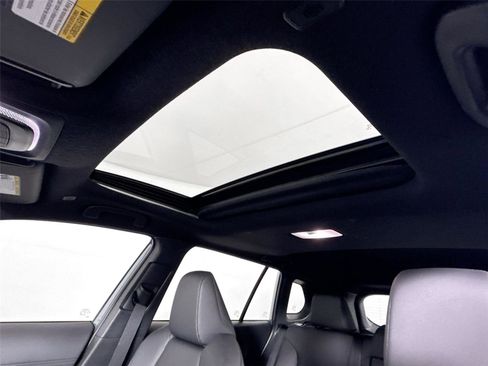 Certified 2025 Toyota Corolla Cross XSE image 6