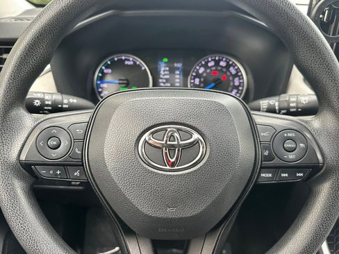 Used 2021 Toyota RAV4 XLE w/ Convenience Package image 17