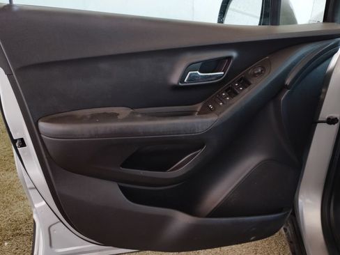 Used 2018 Chevrolet Trax LS AWD/4WD image 22