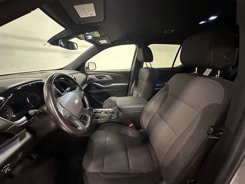 Used 2022 Chevrolet Traverse LT FWD image 3